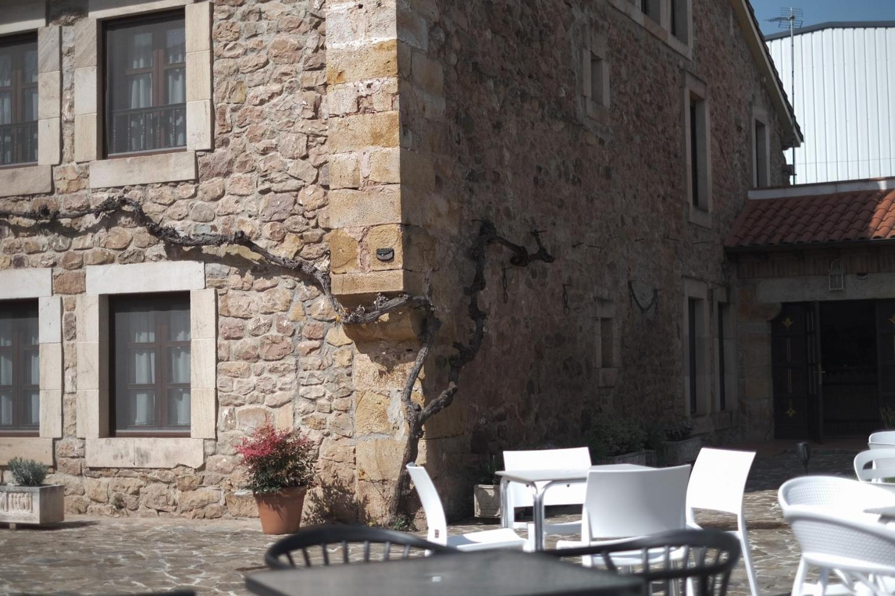 Posada La Estela De Barros Corrales De Buelna المظهر الخارجي الصورة